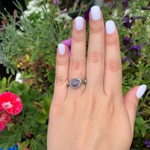 NWOT purple crackle bead silver wire ring.